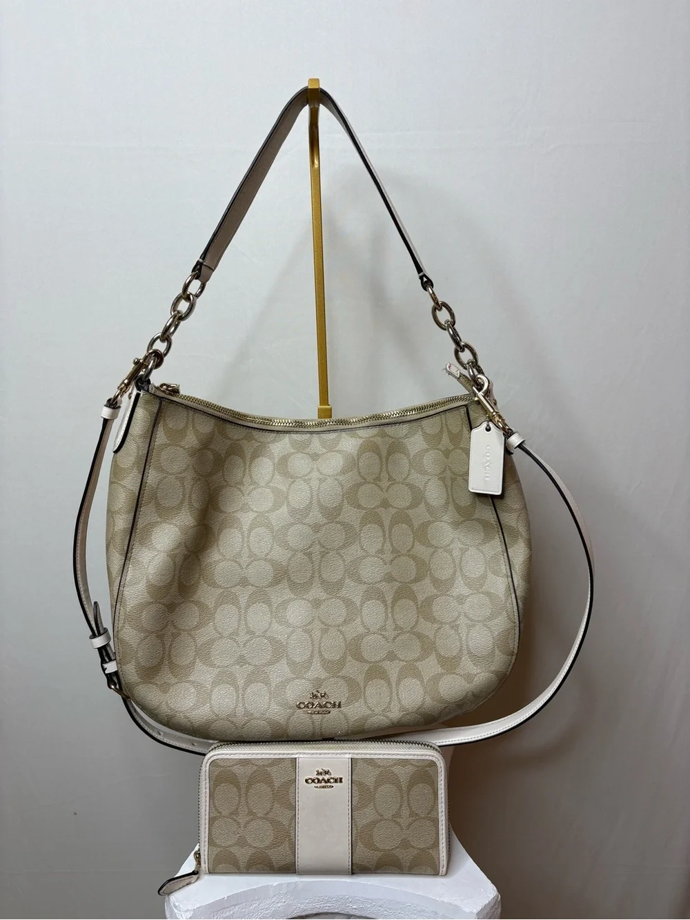 Coach Beige Signature Canvas Shoulder Bag with White Trim and Matching Wallet - Picture 1 of 16
